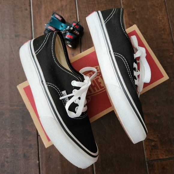 Vans Authentic Sneakers - Picture 5 of 9